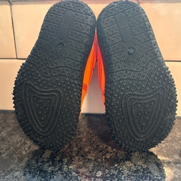 Toddler water shoes, size 7 - Picture 5 of 6